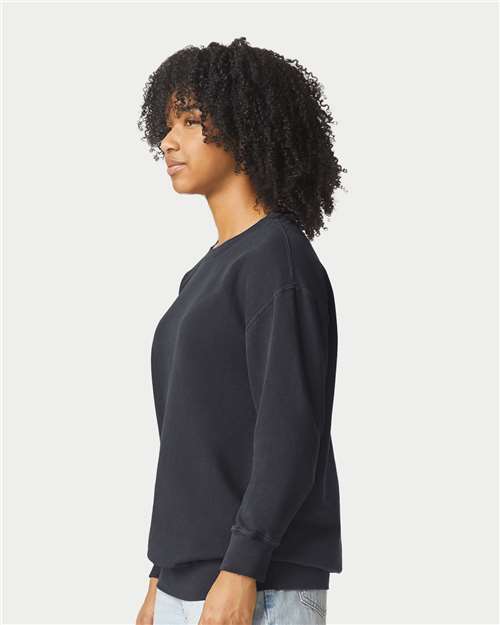 Comfort Colors Garment-Dyed Lightweight Fleece Crewneck Sweatshirt in Black