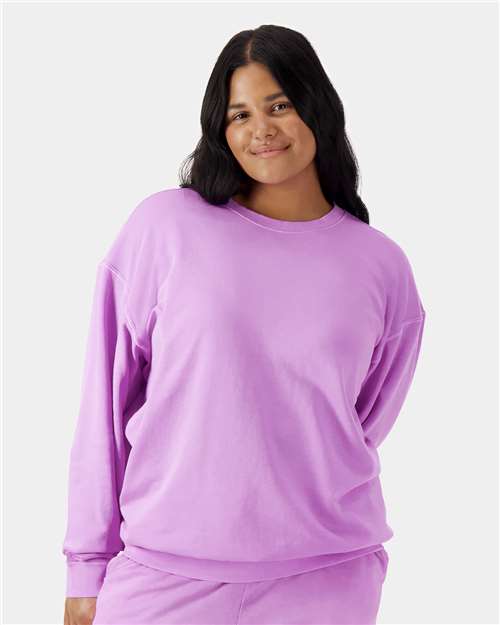 Comfort Colors Garment-Dyed Lightweight Fleece Crewneck Sweatshirt in Neon Violet, Small